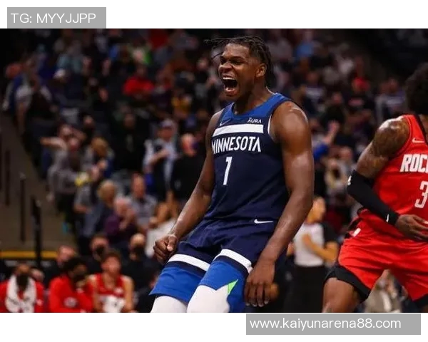 爱德华兹巧妙借掩护接球三分投篮成功实现反超局面