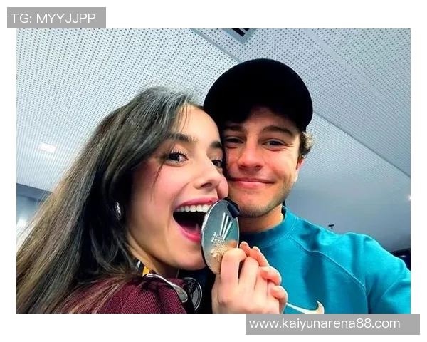 女友社媒分享与内维斯迪士尼乐园甜蜜游玩瞬间引发热议