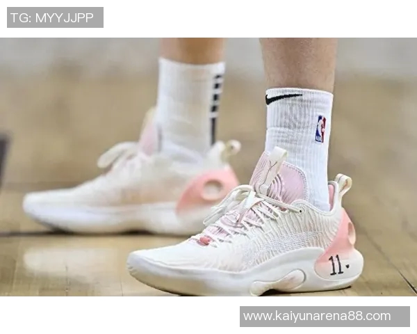 森林狼官方社媒展示爱德华兹新战靴AE2引发球迷热议是否比第一代更出色